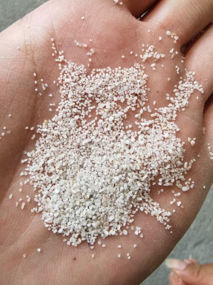 人造草坪填充石英砂厚度约3厘米