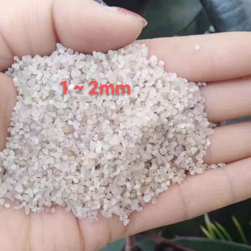学校足球场人造草坪铺填石英砂高度标准以覆盖草坪根部为参照