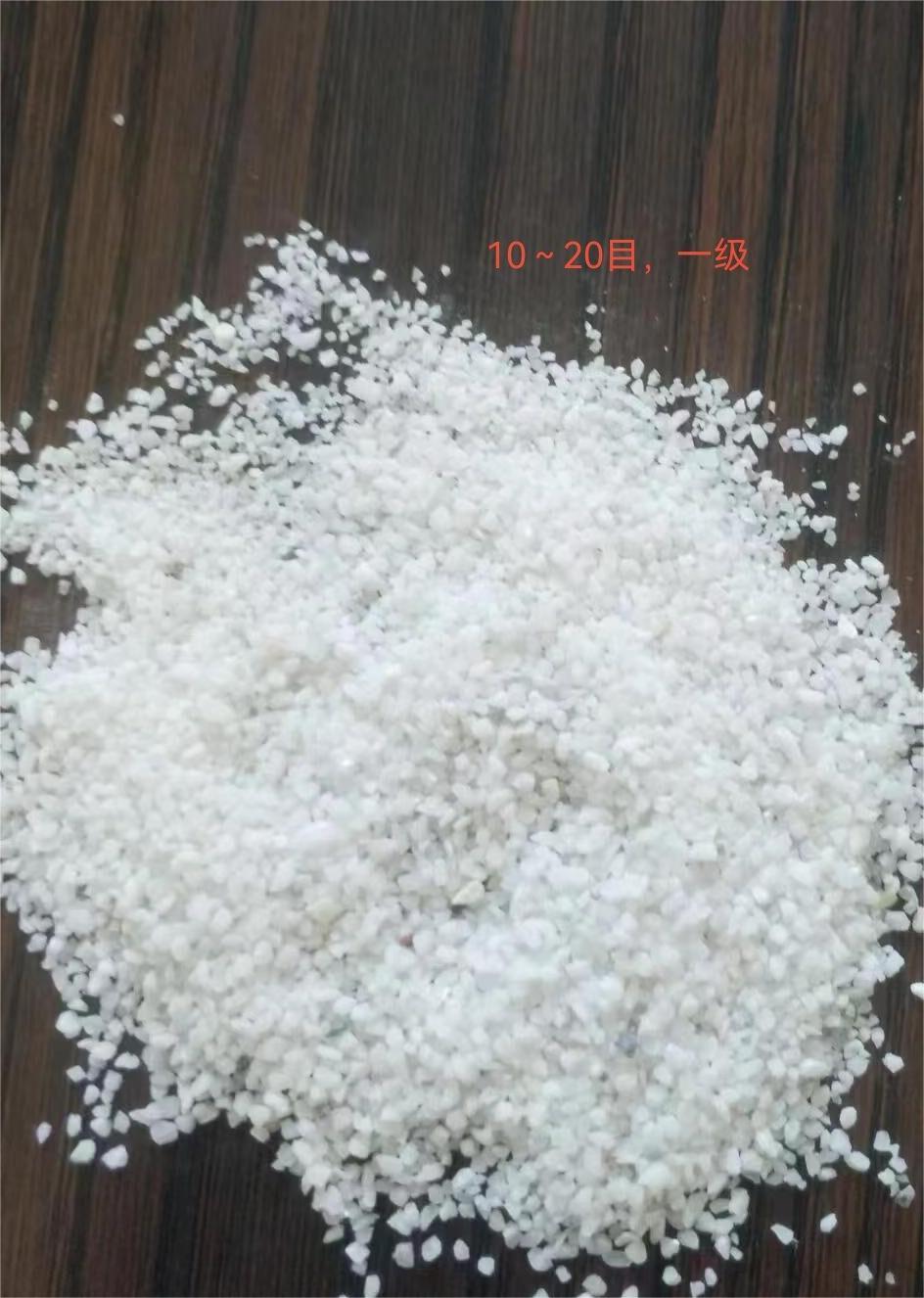 人工草坪石英砂每平方需要多少吨?人工草坪每平方石英砂的具体用量